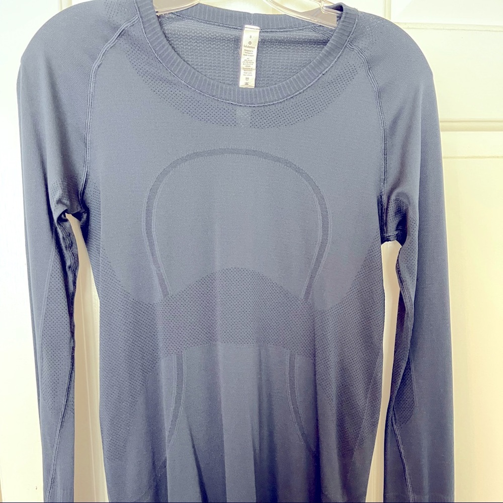 Lululemon long sleeved blue top. Size 8. Great condition.